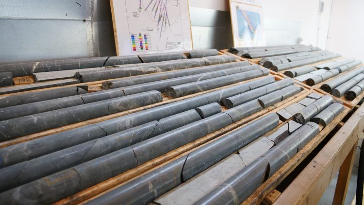 Karora Resources to Sell its Remaining 28% Interest in  Dumont for Proceeds of up to $48 Million and Announces Share Consolidation Decision